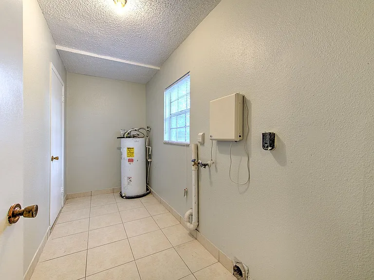 3514 Sarah St — Photo 3