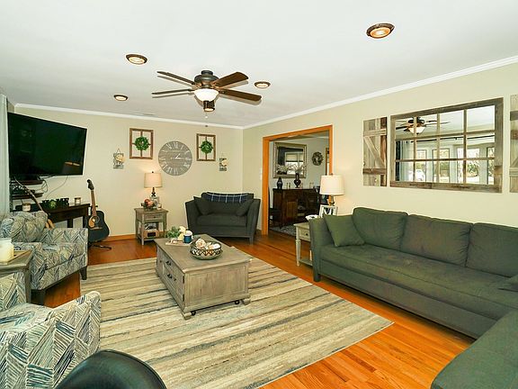 2nd image of 39 Pleasant Ave