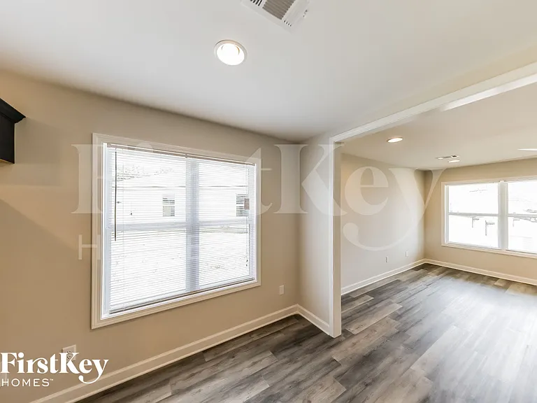 120 Castlebar Cir — Photo 7