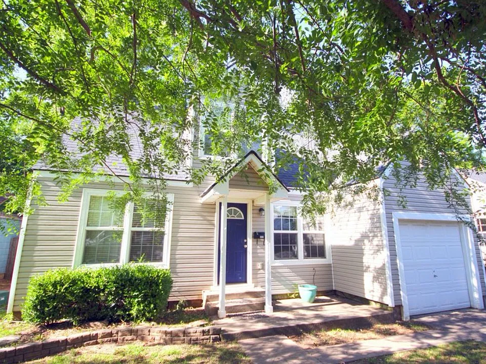 828 W Comanche St