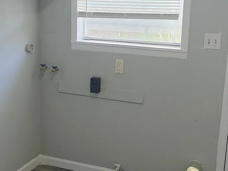 407 E Homan Ave — Photo 13