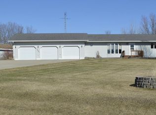 12860 W Pleasant Valley Dr, Aberdeen, SD 57401