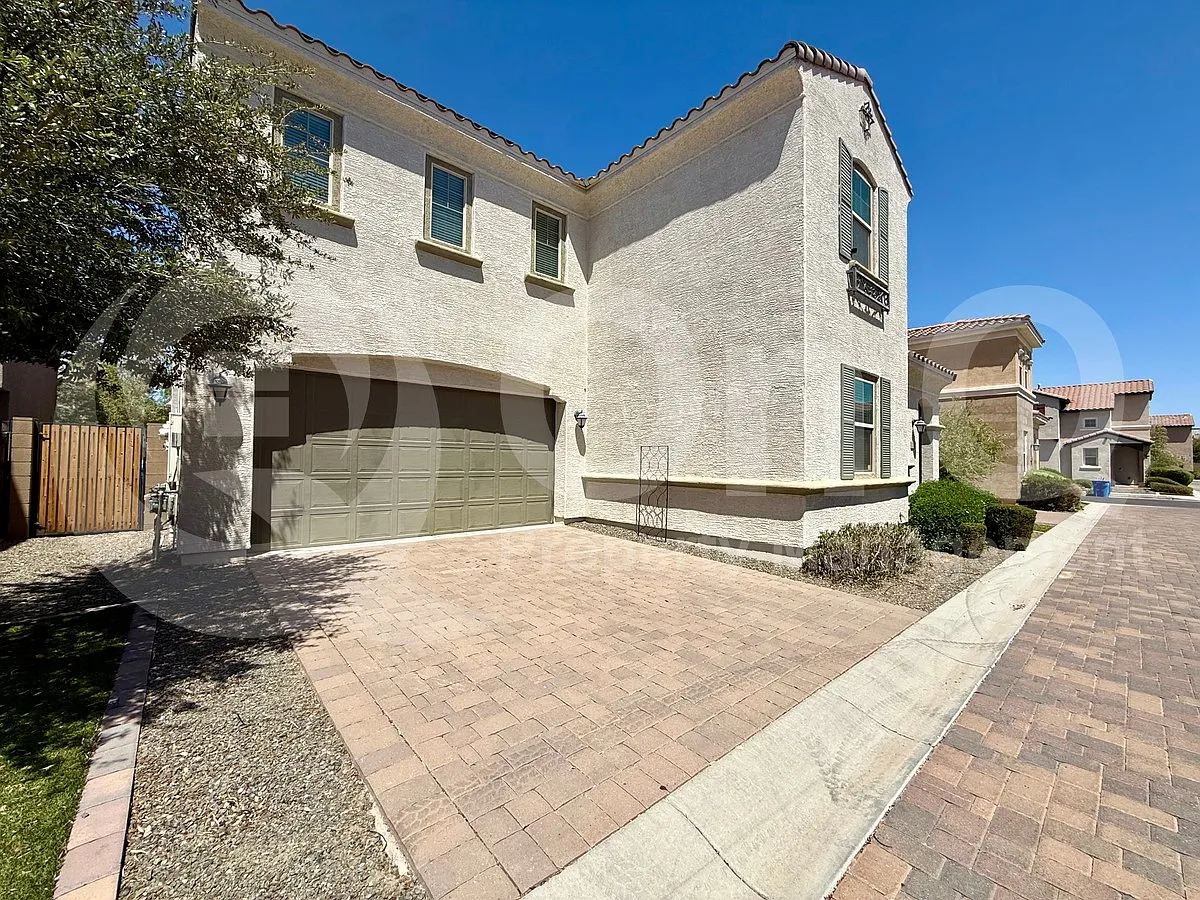 3 bed, 2.5 bath, 2100 sqft, $2,899 — Photo 3