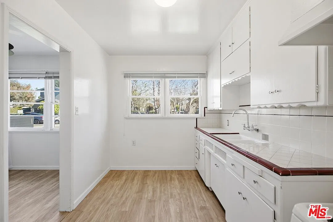 2 bed, 1.0 bath, 890 sqft, $4,800 — Photo 4