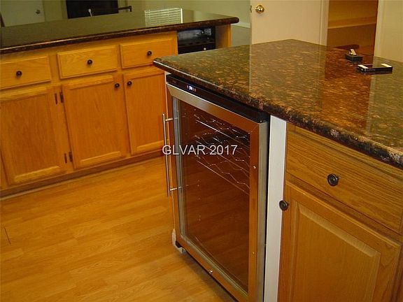 4th image of 928 Sagerock Way