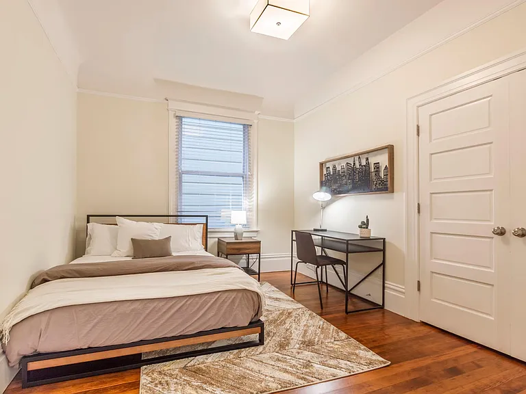 259 S Van Ness Ave — Photo 12