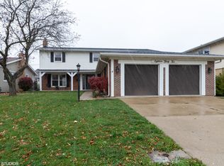 1832 W Willow Ln, Mount Prospect, IL 60056