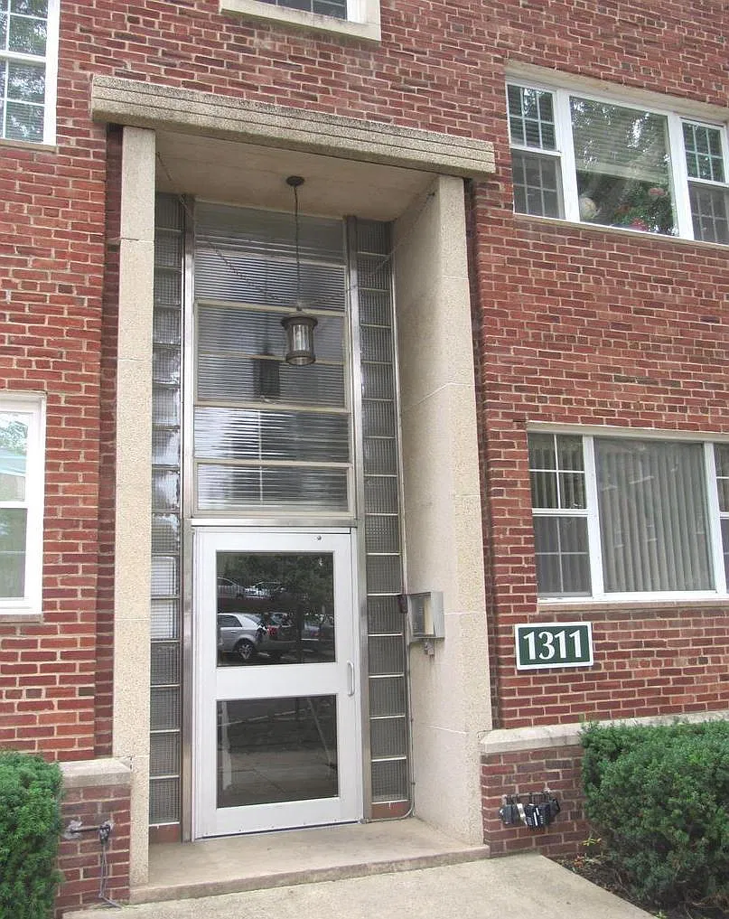 2 bed, 783 sqft, $2,100 — Photo 3