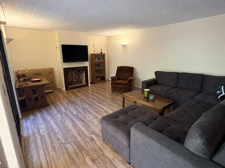 3810 Saxon Dr — Photo 7