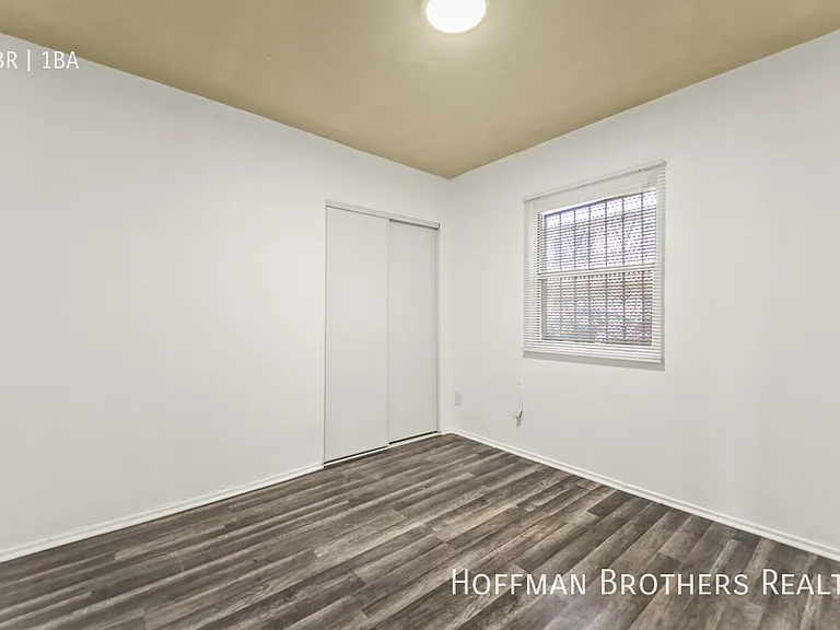 8027 S Broadway #6 — Photo 9