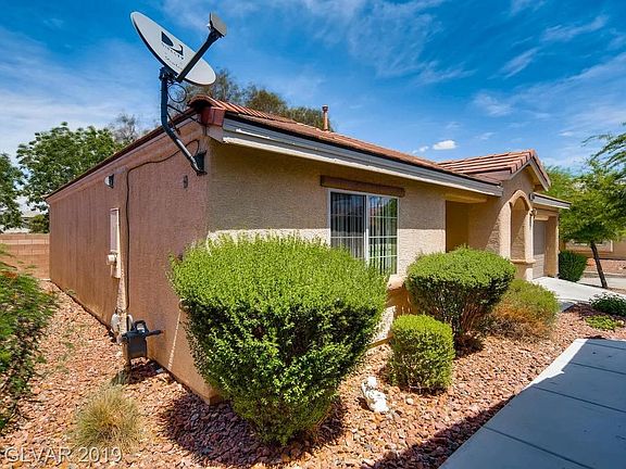 A town home that's not a town home.  No attached neighbors in this one-of-a-kind.