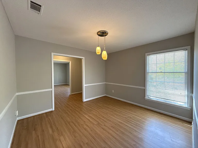 906 McLaughlin Dr — Photo 9