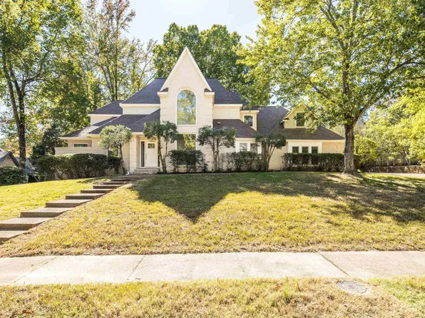1 Summer Grove Rd, Cordova, TN 38018