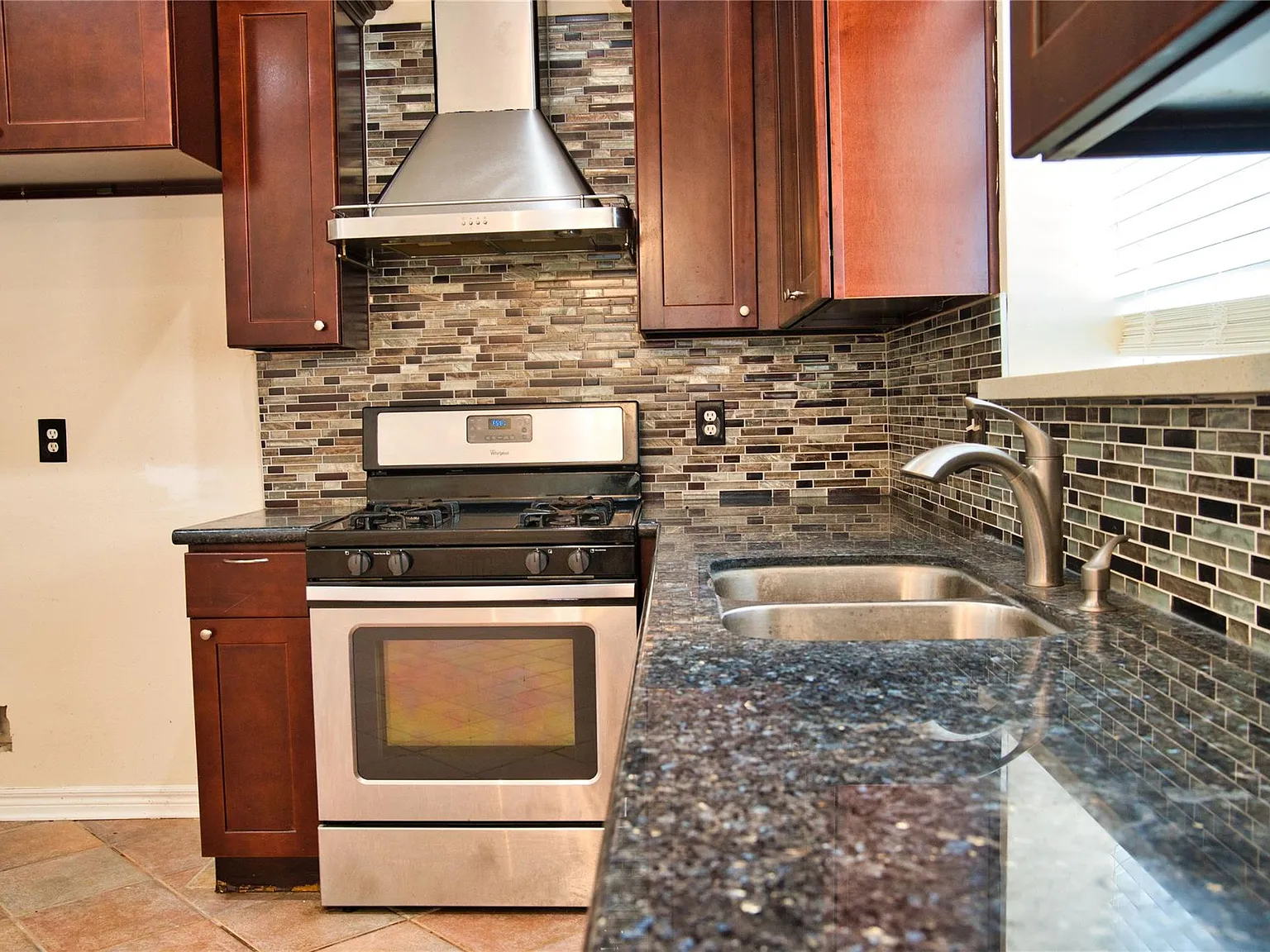 4 bed, 2.5 bath, 2665 sqft, $2,600 — Photo 3