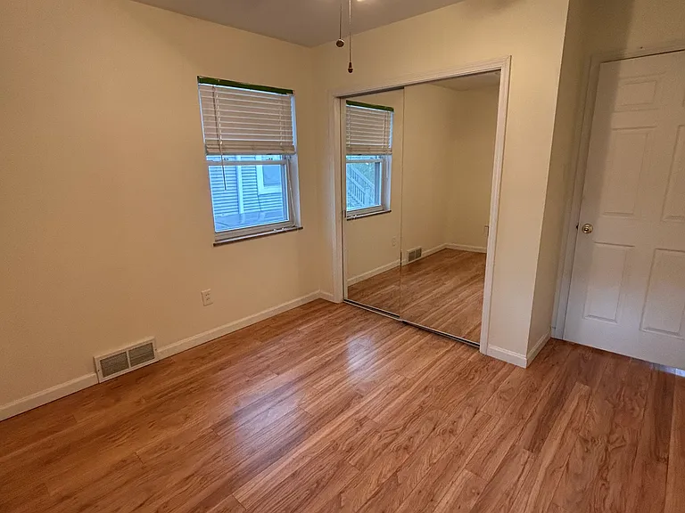 6125 Victoria Ave — Photo 10