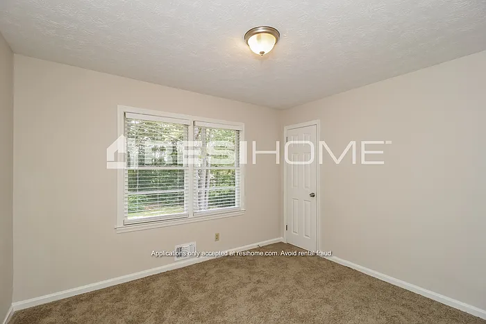 2931 Birchwood Way SW — Photo 10