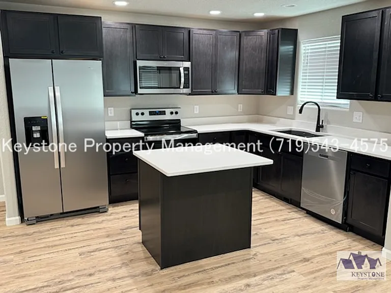857 S Palomar Dr — Photo 7