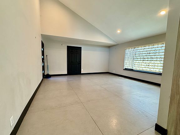 4th image of 1248 E Adul St