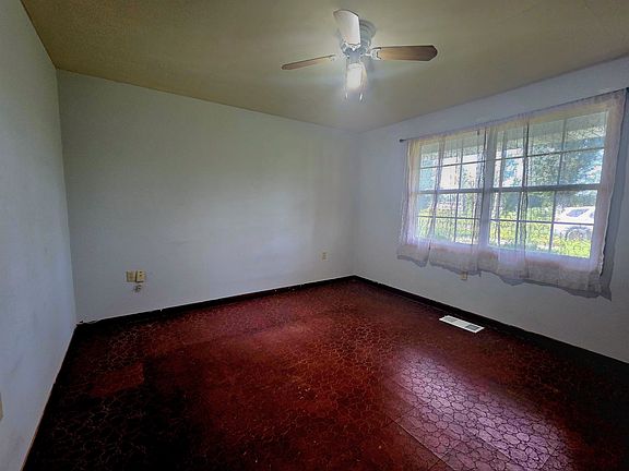 5th image of 593 E Ash St Unit 1