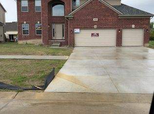 49469 Mustang Dr, Macomb, MI 48042