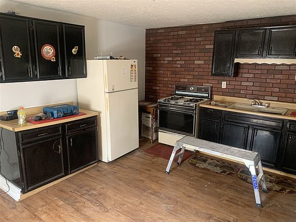2nd image of 2325 Rowan St