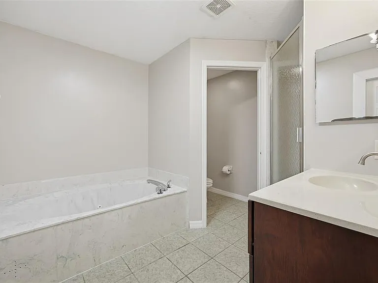 7050 NE State Road 121 — Photo 17