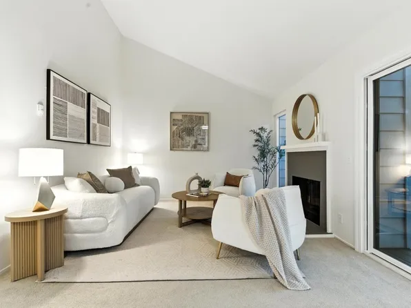 905 W Middlefield Rd APT 974, Mountain View, CA 94043