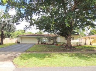 5641 SW 5th St, Plantation, FL 33317