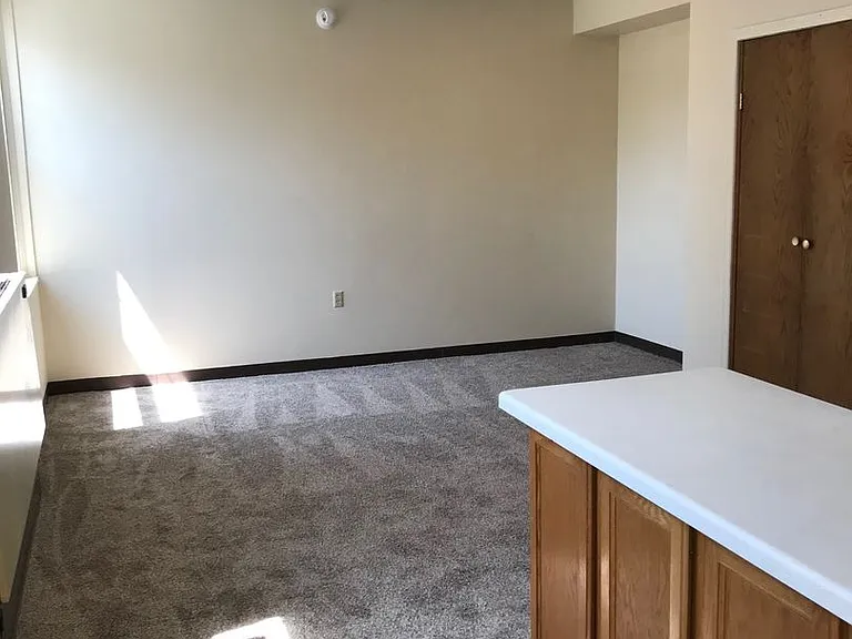 Cass Street Apartments — Photo 8