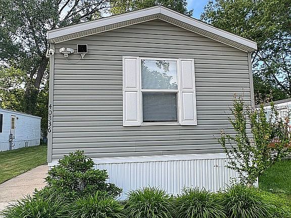 2nd image of 40336 Harrison St