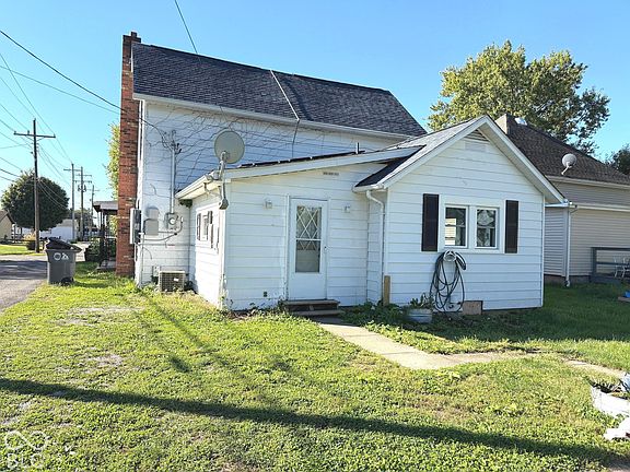 3rd image of 820 W 9th St