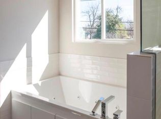 5209 Nichols St, Houston, TX 77020