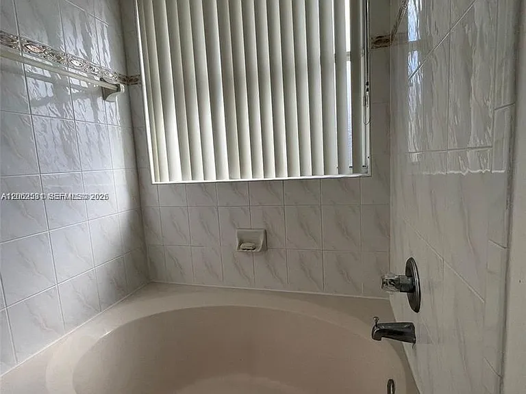 4847 NW 108th Ct — Photo 9