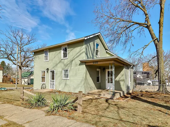 225 W 5th St, Pecatonica, IL 61063