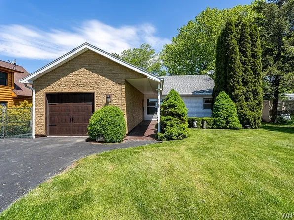 9165 Somerset Dr, Barker, NY 14012