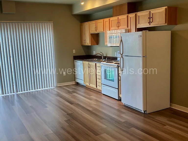 200 E Maple St — Photo 69