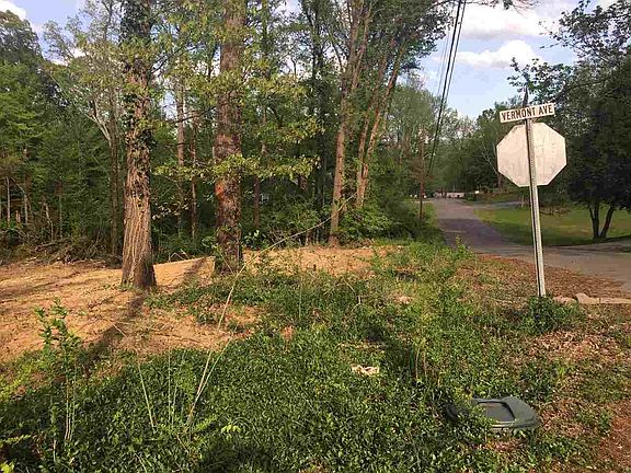4th image of 726 Brookhill Dr
