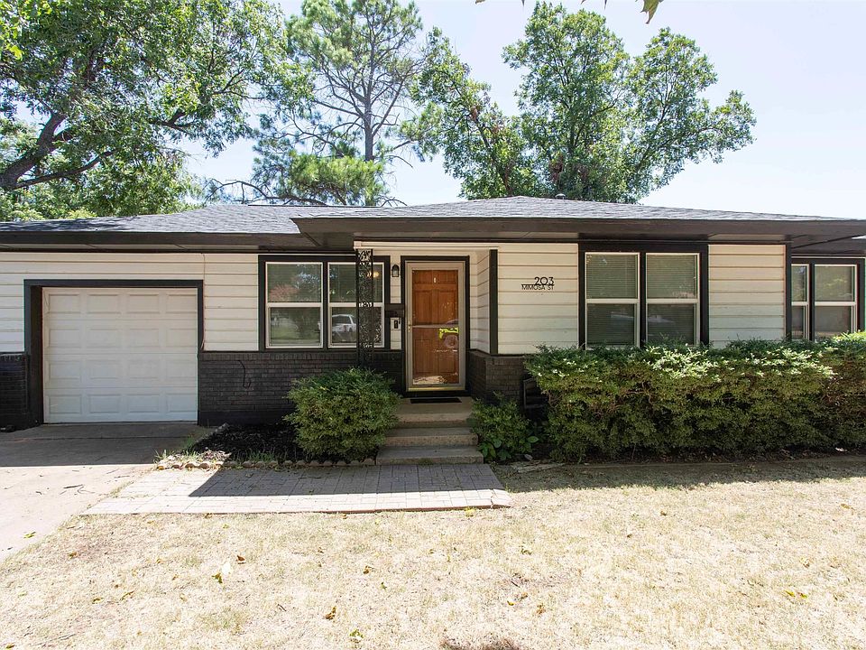 1st image of 203 Mimosa Dr