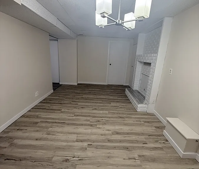 542 Fisher Cres — Photo 3