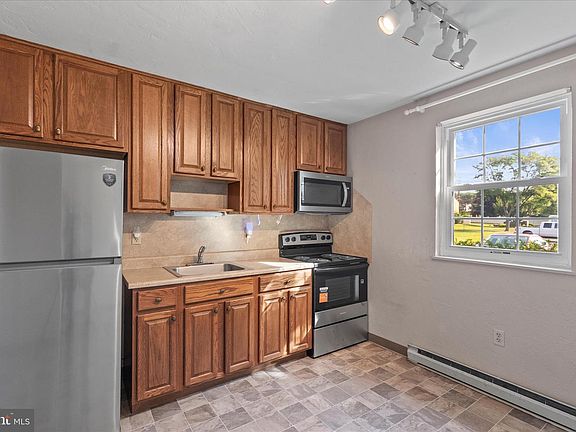 4th image of 1747 Baron Dr