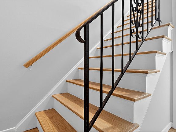 2nd image of 389 Manila Ave Floor 2