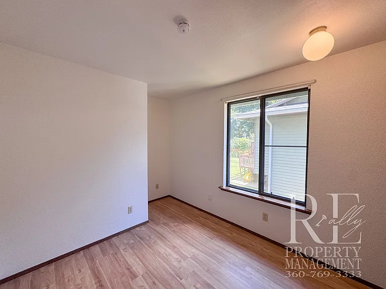2228 NE Ridgewood Dr — Photo 21