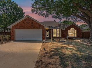 322 Kessler Dr, Euless, TX 76039