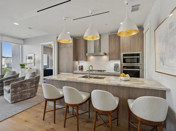 3130 N Harwood St APT 905, Dallas, TX 75201