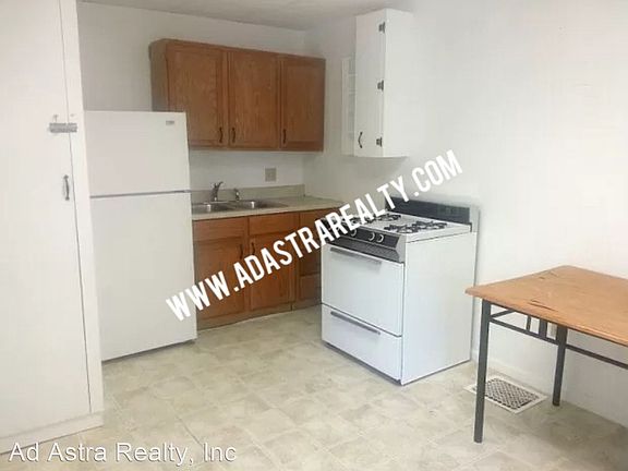 3rd image of 549 E Park St APT 6