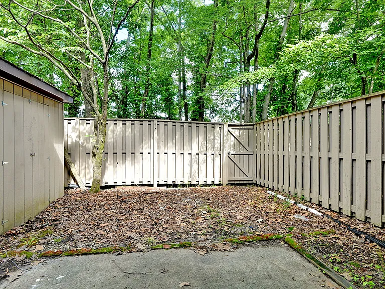 1007 N Green Dr — Photo 5