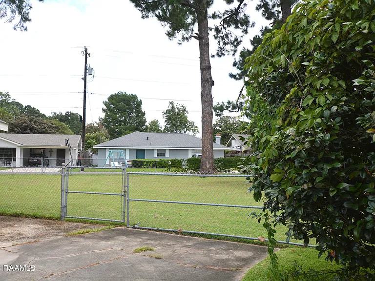 101 Boxwood Dr — Photo 4