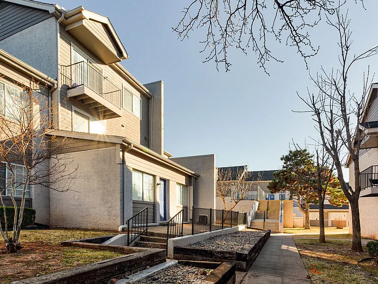 Lake Hefner Townhomes — Photo 31