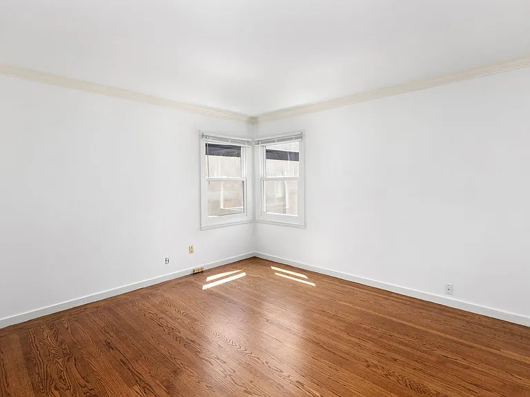 80 Castenada Ave — Photo 37