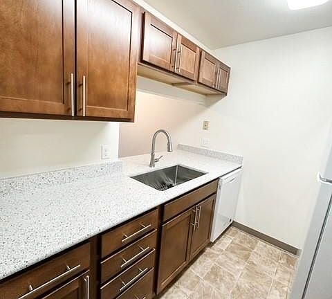 4th image of 515 S 152nd St #324
